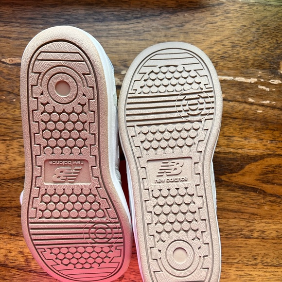 Brand new New Balance KT300WHP - Picture 3 of 5